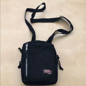 Basic crossbody camera bag